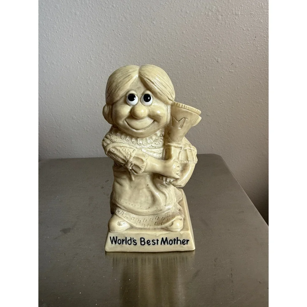 Vintage 1970 R & W Berries World's Best Mother Figurine Made in USA 1970